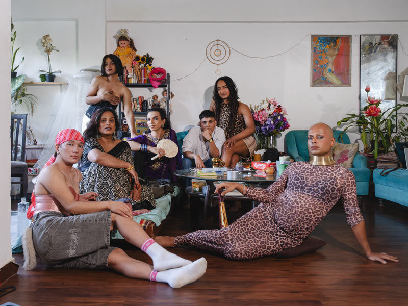 Group of people in stylish attire posing in eclectic living room – Beautiful Homes