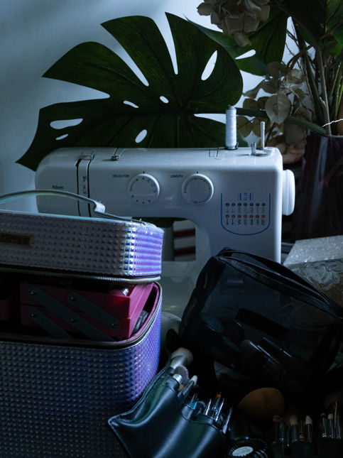 Sewing machine and makeup bags with monstera leaf – Beautiful Homes