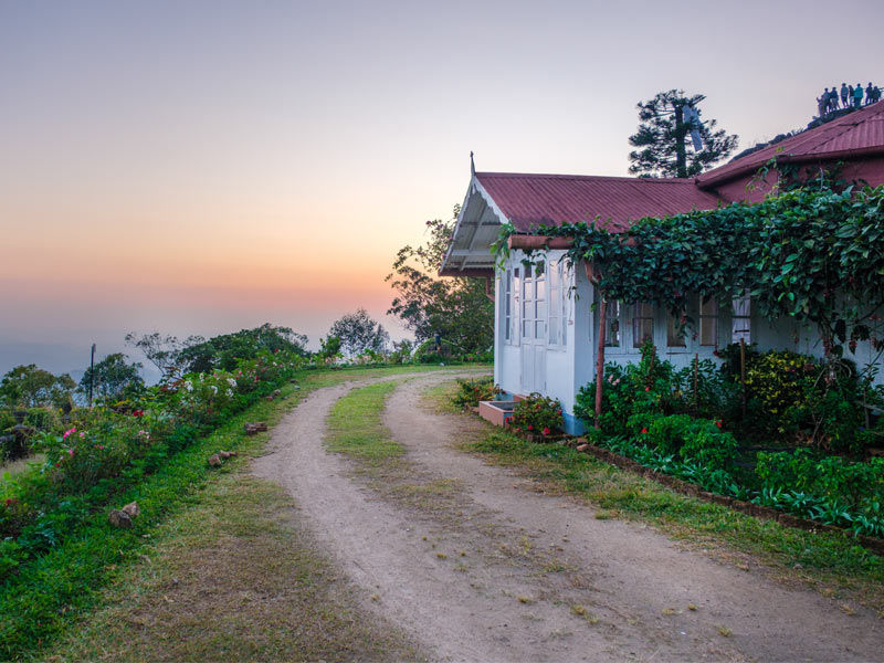 Hillside cottage with scenic driveway – Beautiful Homes