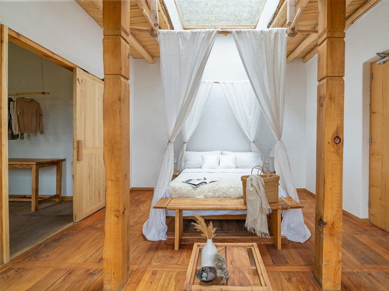 Minimal wooden bedroom with canopy bed – Beautiful Homes