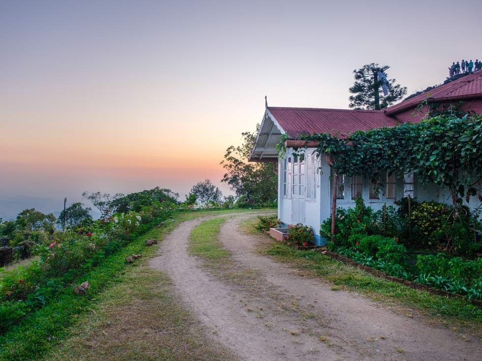 Hillside cottage with scenic driveway – Beautiful Homes