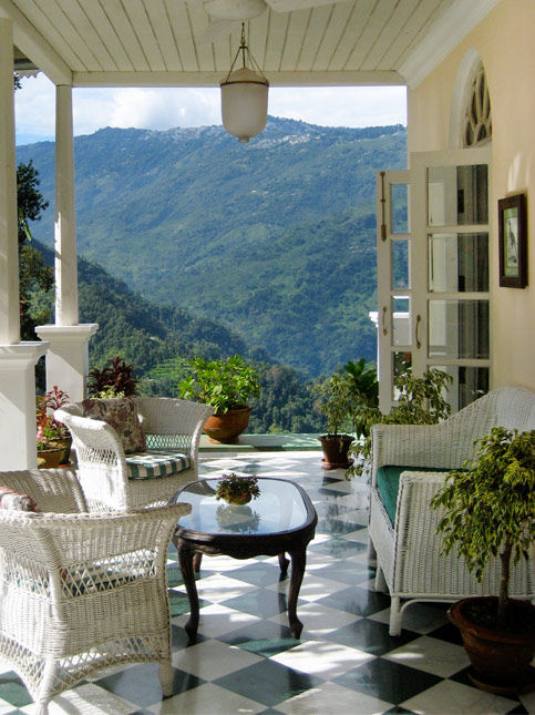 Verandah with wicker seating and mountain view – Beautiful Homes