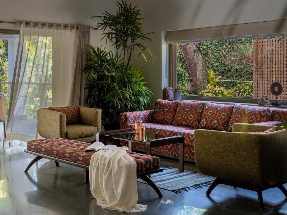 SAGI Architects Mangalore Grove modern living room with balcony – Beautiful Homes