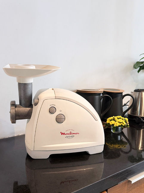 Vintage Moulinex kitchen grinder – Beautiful Homes