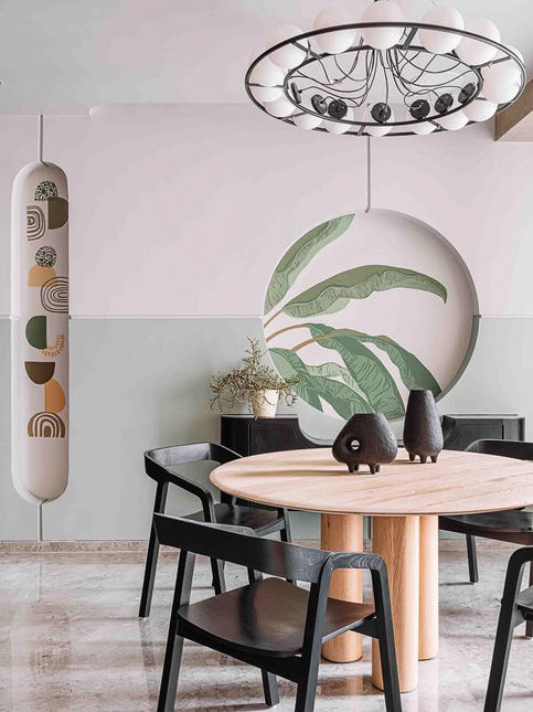 Round wooden dining table with modern black chairs – Beautiful Homes