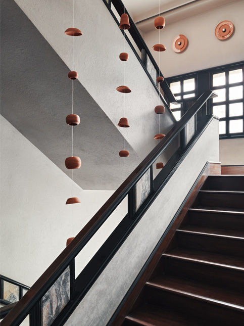 Terracotta hanging pots and wooden staircase – Beautiful Homes