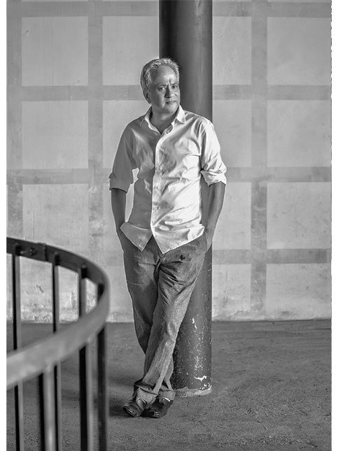 Portrait of British-Indian sculptor Anish Kapoor – Beautiful Homes