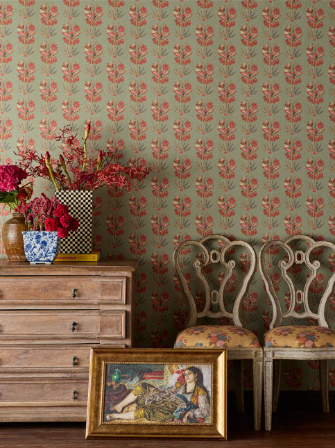 Agra Iris butta wallcovering with delicate floral patterns - Beautiful Homes