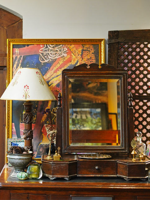 Srinagar home portico with traditional Khanyari tiles - Beautiful Homes