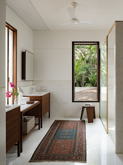 Copper House II master bathroom with Indian Ambaji marble - Beautiful Homes