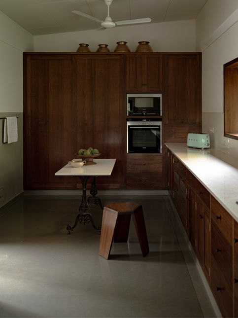 Copper House II new kitchen with white painted ceiling - Beautiful Homes