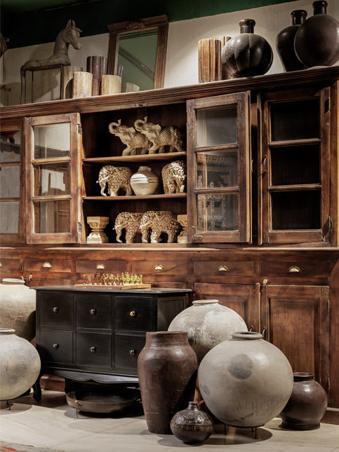 Curious Hues in Raipur, founded by Rinku and Swanit Passary is a home for heritage crafts, vintage furniture and unique artefacts – Beautiful Homes