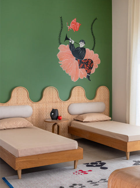 Wall mural by ArtistofWall, a Raipur-based collective led by artists Nagendra Sahu and Pankaj Yadav – Beautiful Homes