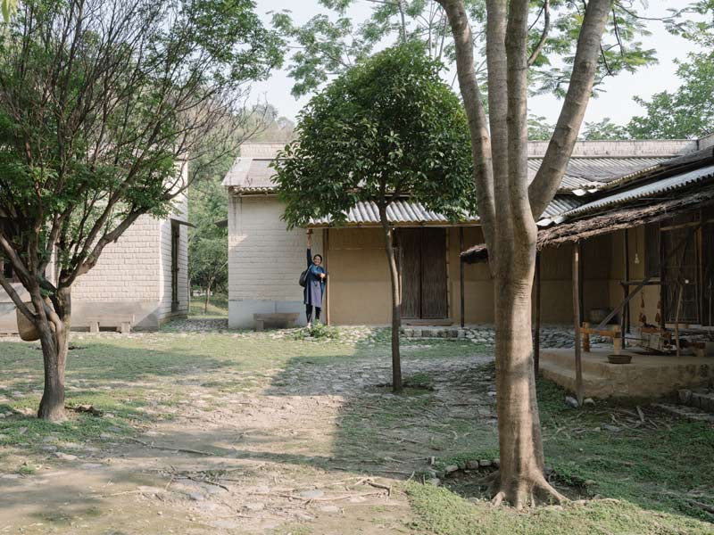 Chiaki Maki ringing bell in Ganga Maki studio courtyard - Beautiful Homes
