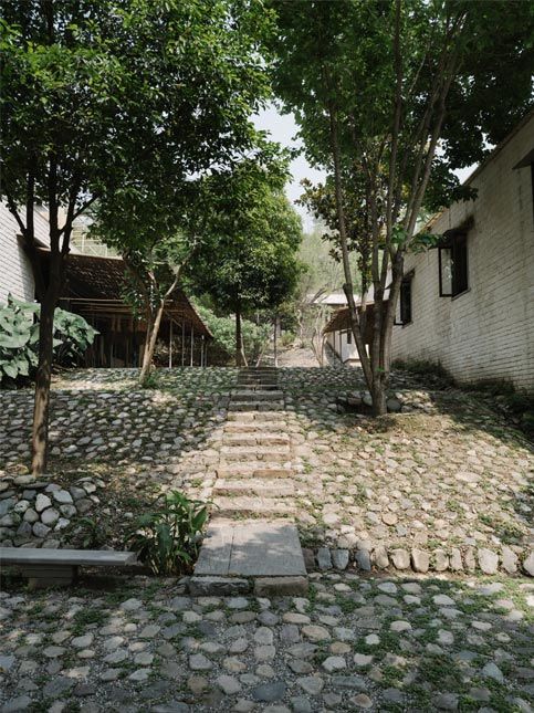 Cobblestone pathway leading to Ganga Maki studio - Beautiful Homes