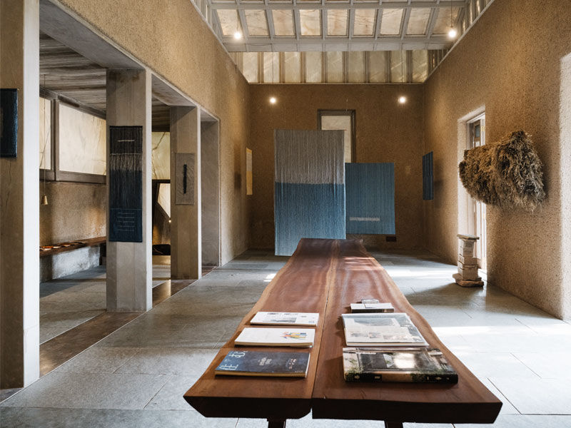 Ganga Maki studio with natural materials by Bijoy Jain - Beautiful Homes