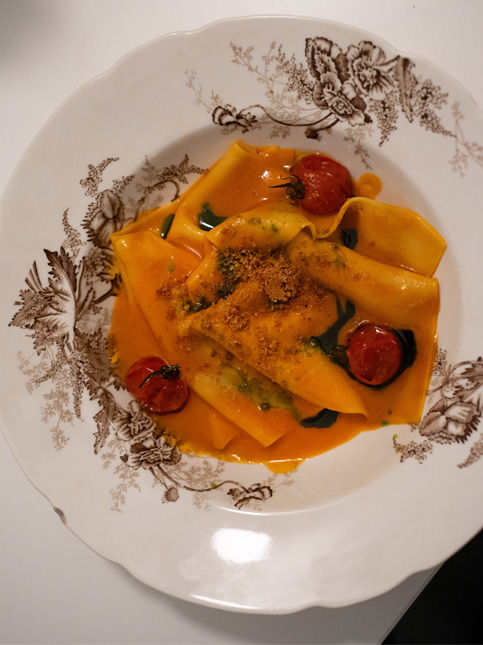Handkerchief pasta with confit tomatoes, basil oil and breadcrumbs on a floral plate – Beautiful Homes