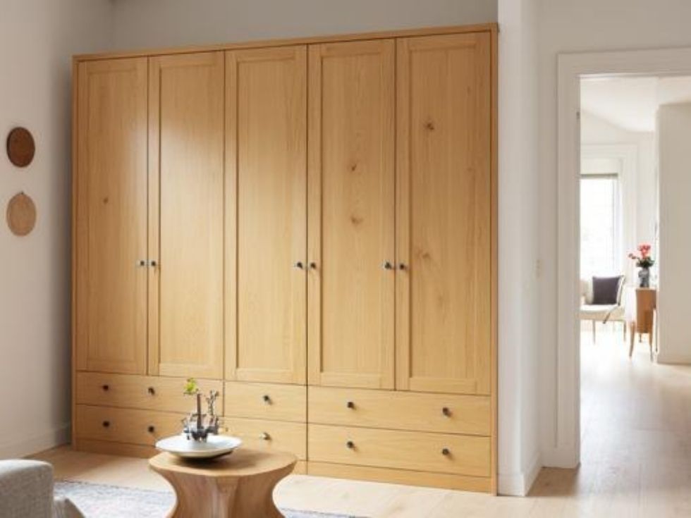 Contemporary solid wood wardrobe design - Beautiful Homes