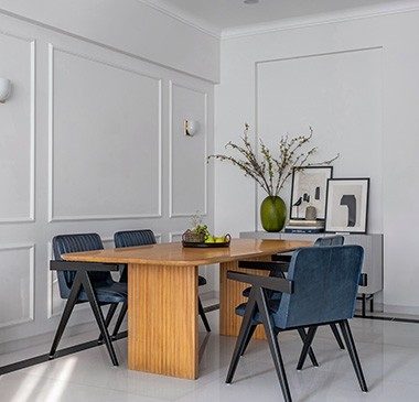 https://static.asianpaints.com/content/dam/asianpaintsbeautifulhomes/gallery/dining-room/a-modern-dining-room-with-a-distinctive-personality/dscf2846-hdr_m.jpg.transform/bh-gallery-listing/image.webp