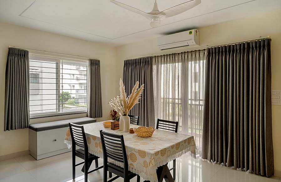 Simple dining room design with monochrome drapes - Beautiful Homes