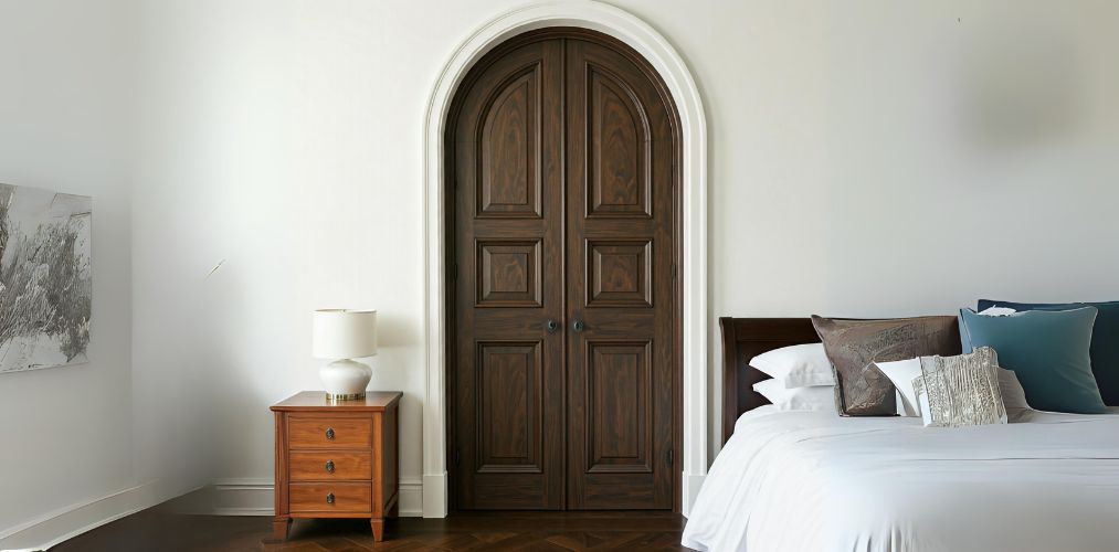 Curved wooden door for a scandinavian bedroom - Beautiful Homes