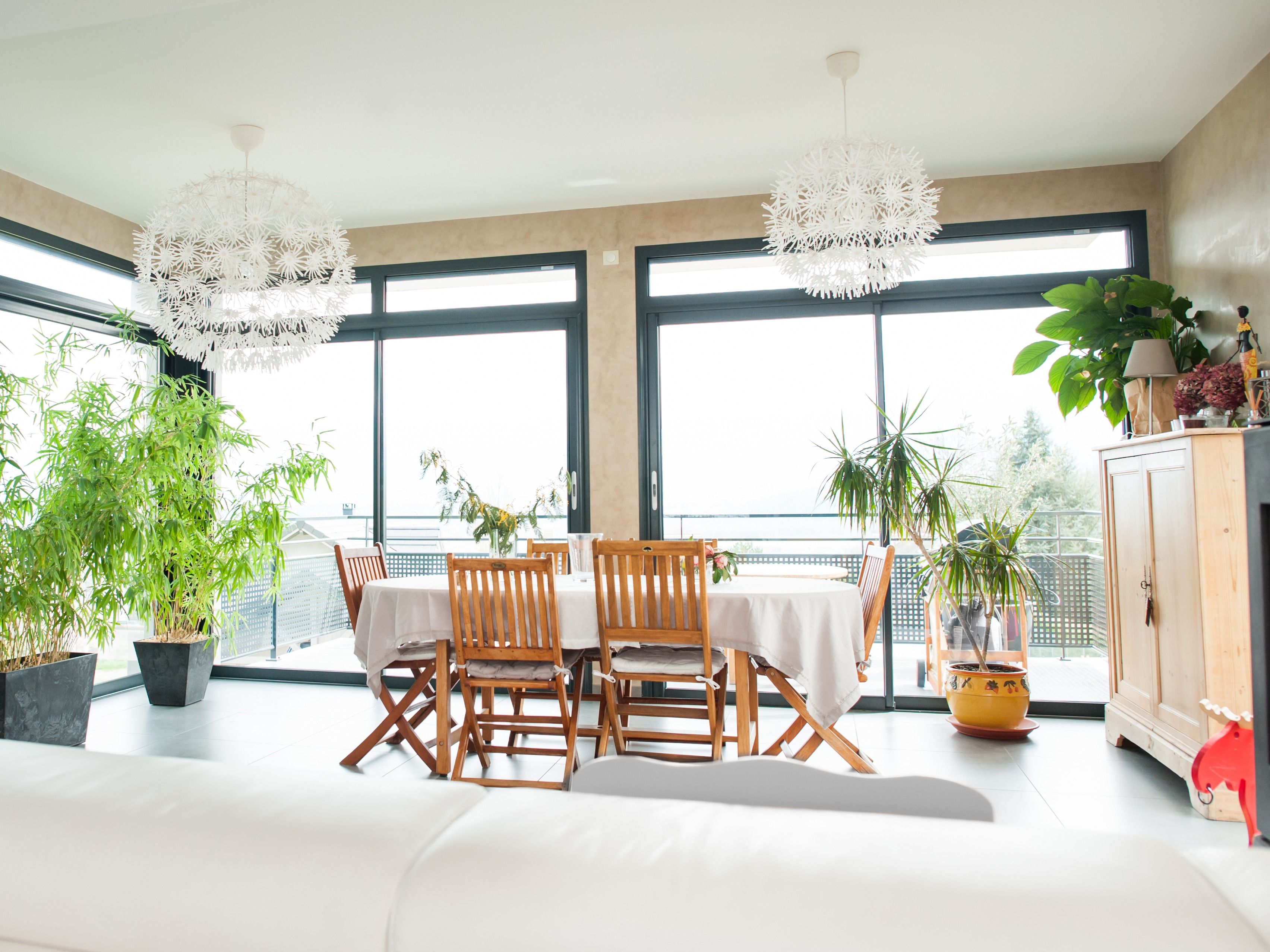 Floor-to-ceiling sliding glass doors - Beautiful Homes