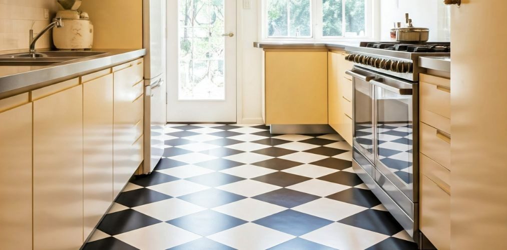 Black and white checkered flooring in modern kitchen - Beautiful Homes