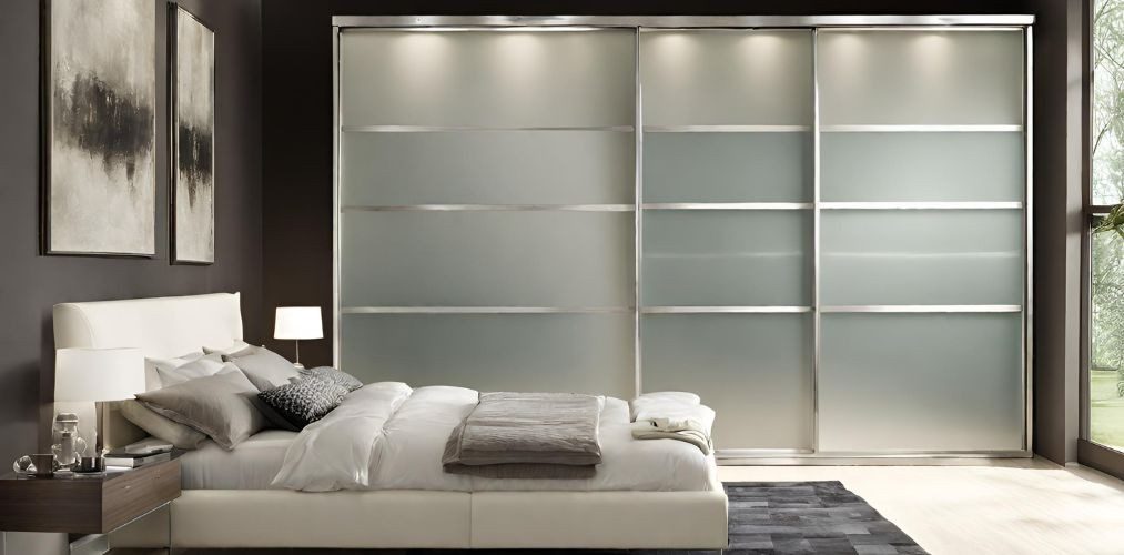 Bedroom design with frosted glass sliding wardrobe - Beautiful Homes