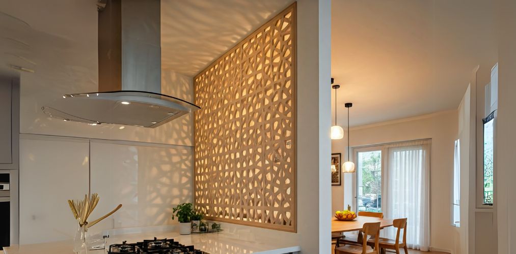 Wooden lattice partition between kitchen and dining - Beautiful Homes