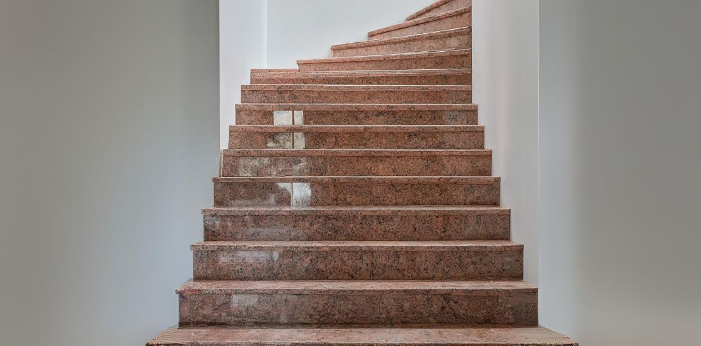 Pink granite for a closed staircase design - Beautiful Homes