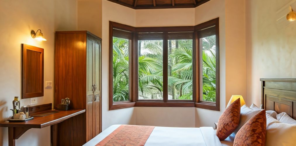 Wooden window for a traditional bedroom - Beautiful Homes