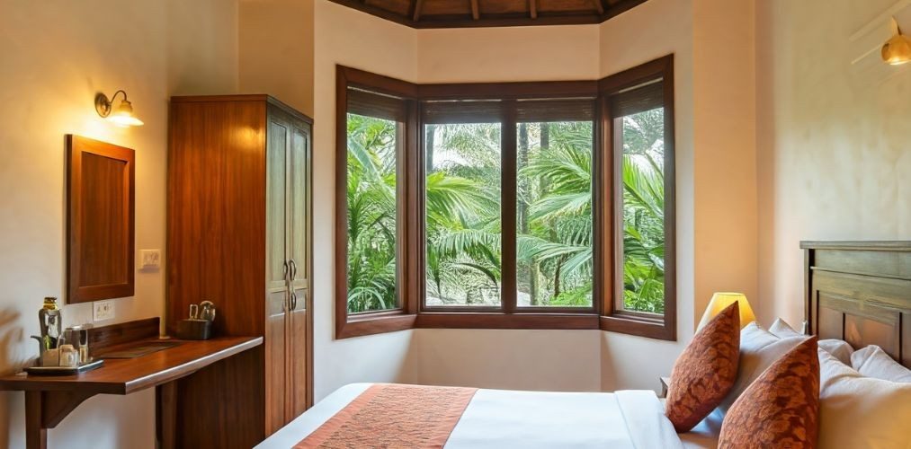 Wooden window for a traditional bedroom - Beautiful Homes