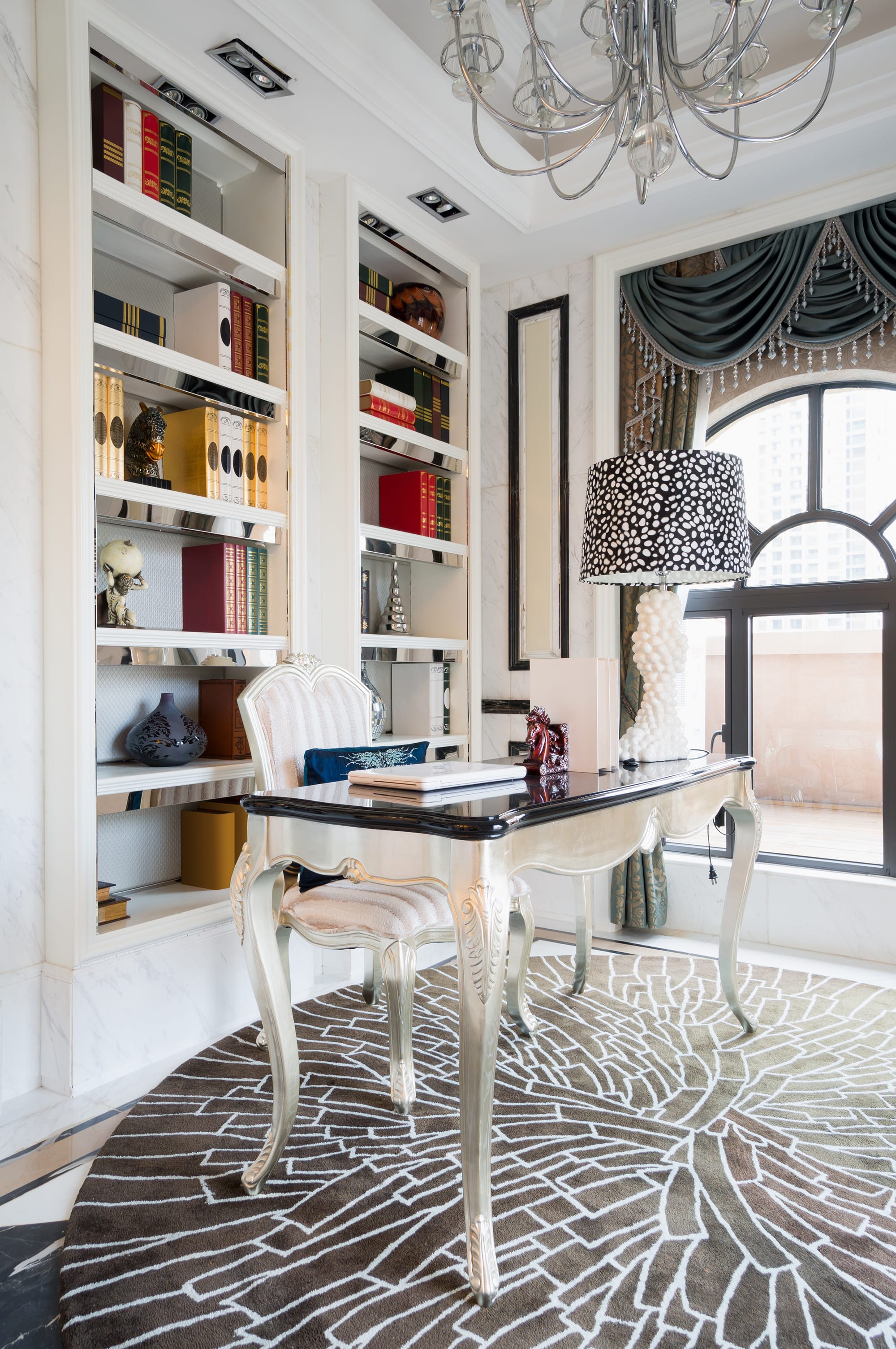  An orgainsed study nook with recessed bookshelves - Beautiful Homes