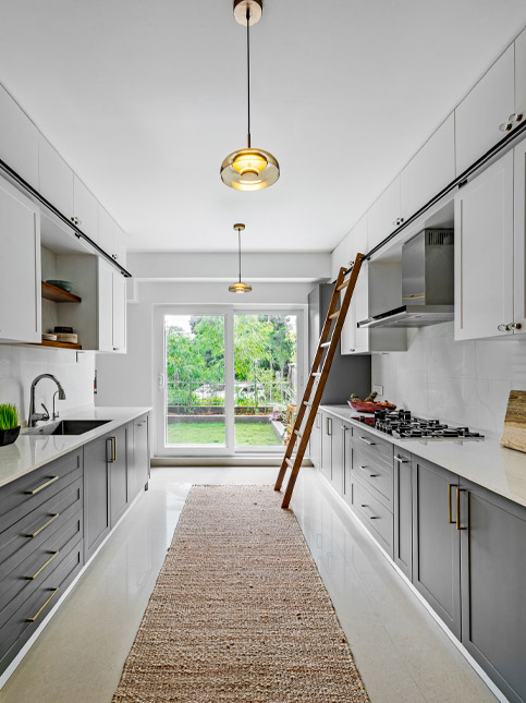 All white minimal kitchen décor that is a stunning trend for design in summer 2022 - Beautiful Homes