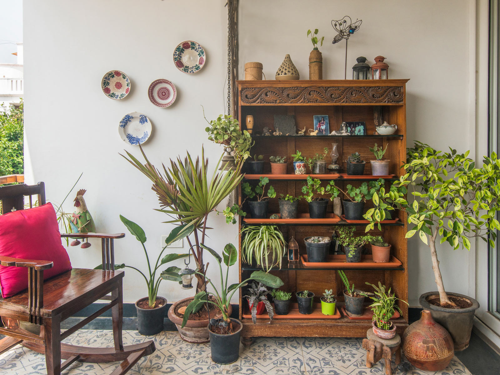 Small balcony design with plants hung - Beautiful Homes