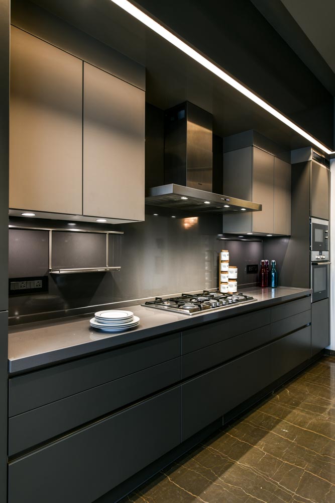 Kitchen cabinet design with a dark theme for a modern kitchen design - Beautiful Homes