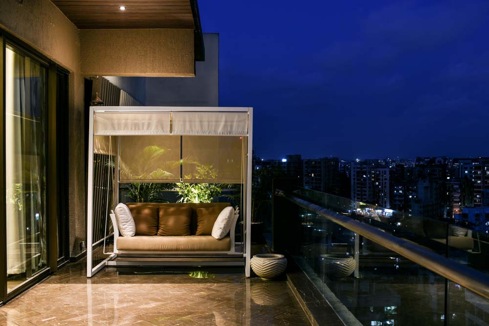 Swing to add more comfort to your balcony interior design - Beautiful Homes