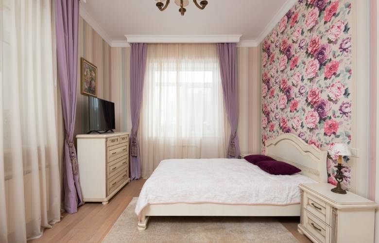 Traditional floral wallpaper design trending for the year 2022 - Beautiful Homes