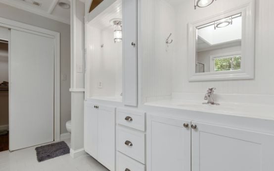 White modular wardrobe to help you organize better - Beautiful Homes