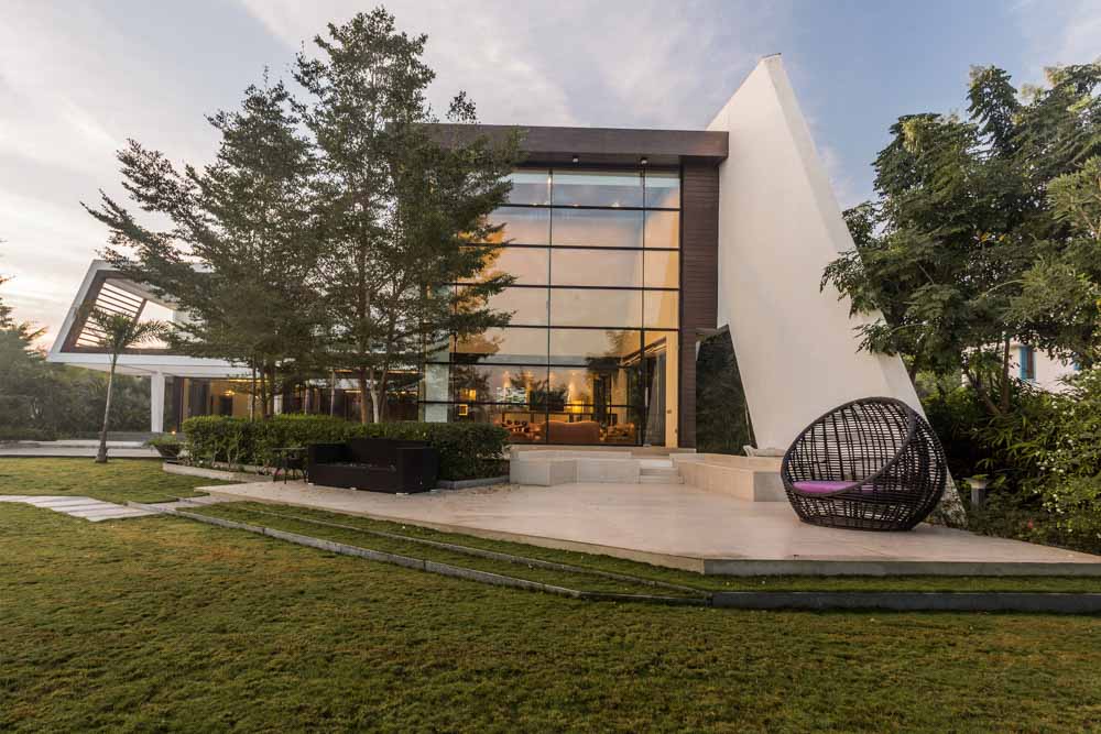 Geometric structures with glass to make your house exterior stand out from others - Beautiful Homes