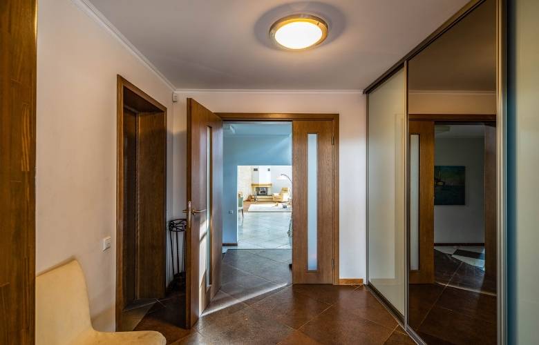 Modern brown color interior for your foyer design - Beautiful Homes