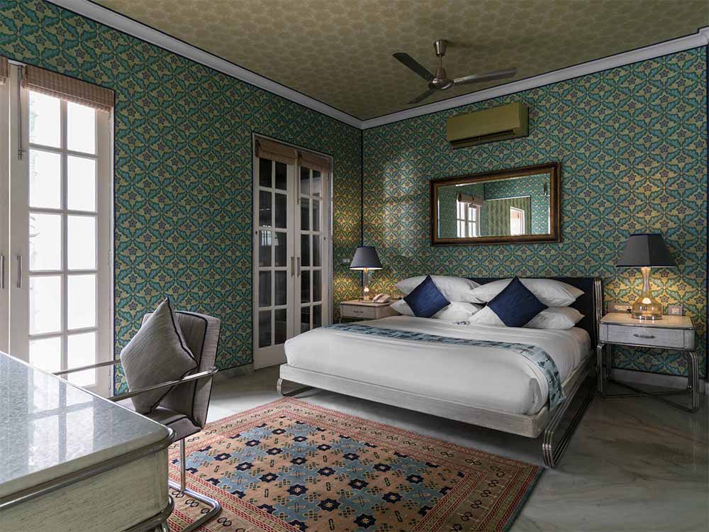 Wallpaper ceiling for a luxurious bedroom - Beautiful Homes