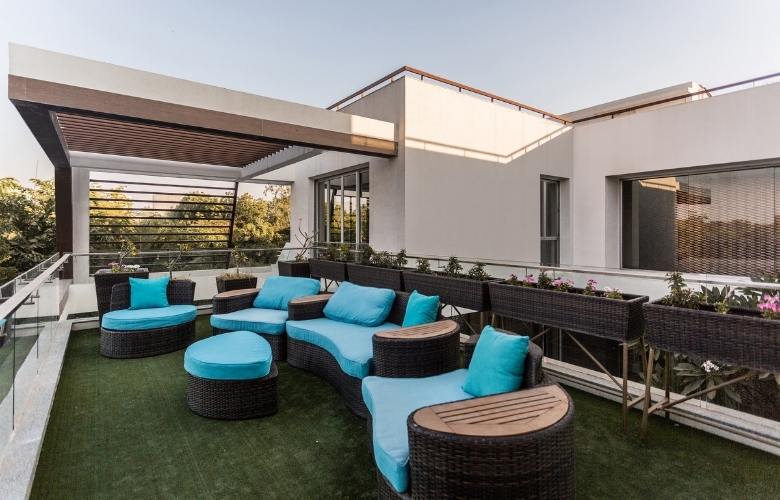 Artificial grass to add greenery to your terrace & balcony design - Beautiful Homes