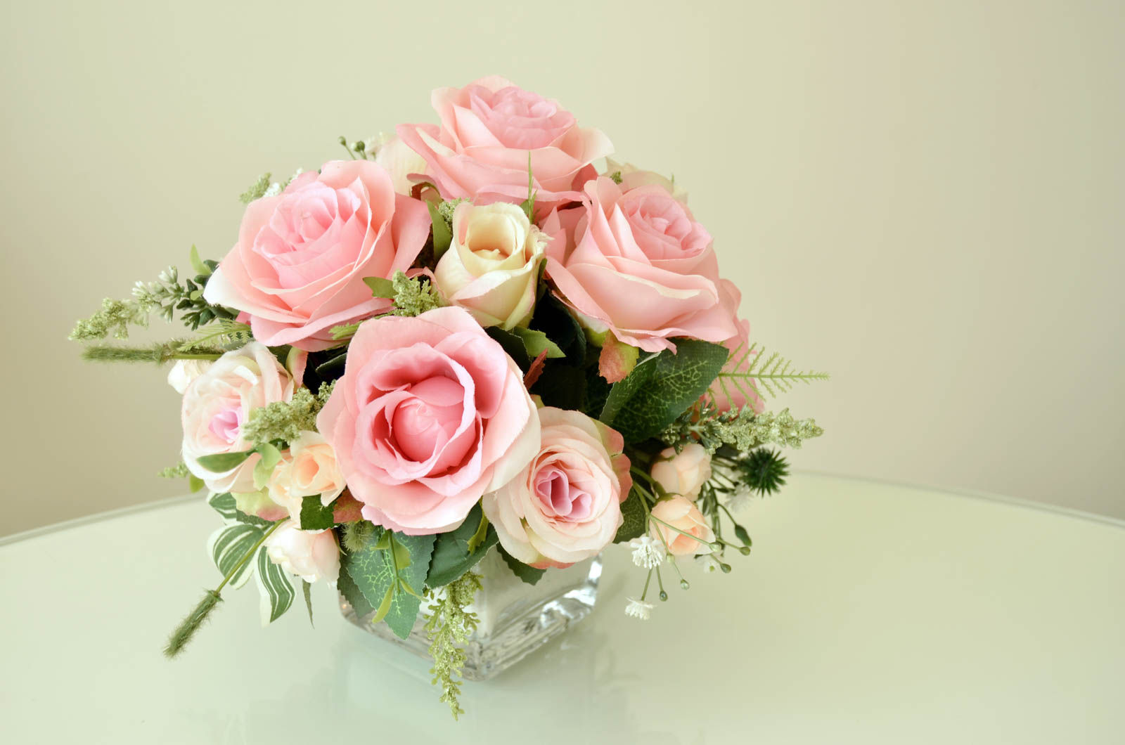 A Bouquet of Pastel Coloured Roses - Beautiful Homes