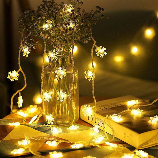 String of light in the shape of a snowflake