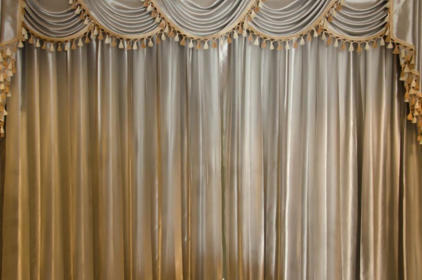 scalloped curtains