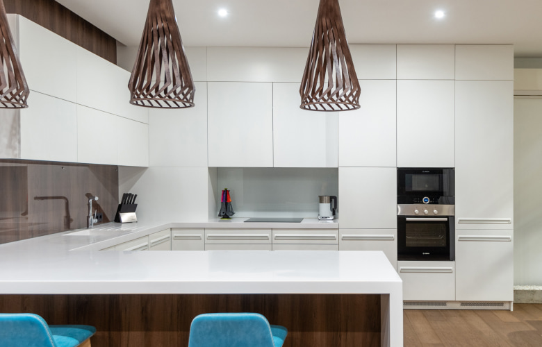 U shaped kitchen island design with breakfast counter - Beautiful Homes