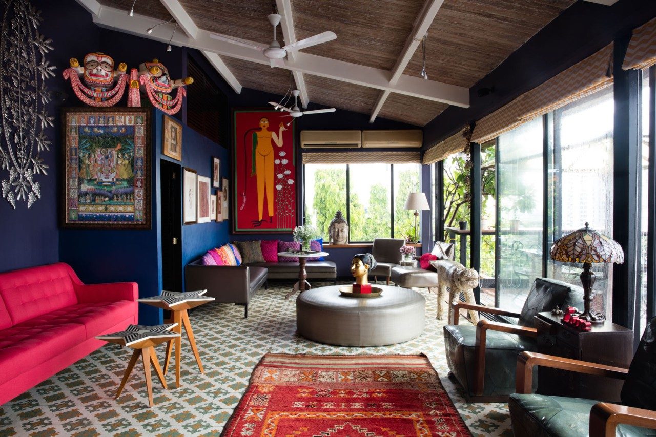 Colour Combination Design Ideas for Living Room With Blue Wall, Wooden Ceiling & Printed Rug - Beautiful homes
