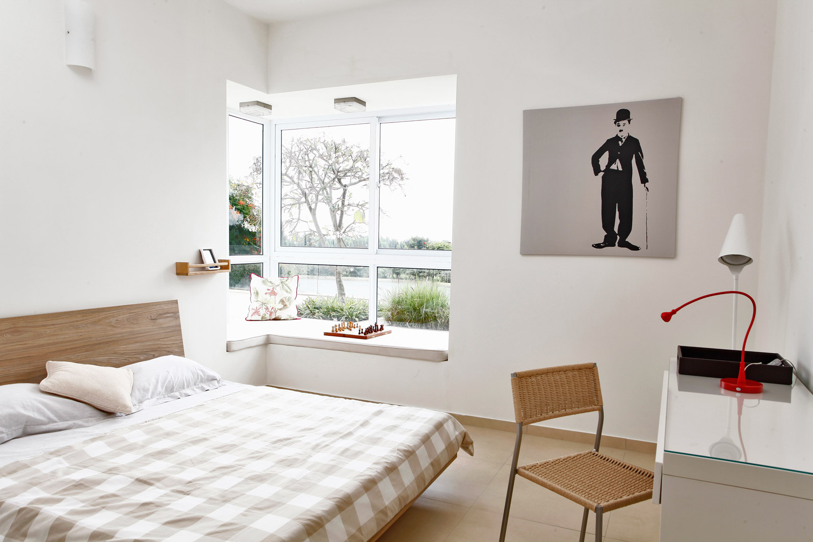 A use neutral palette helps the space looks brighter and bigger - Beautiful Homes