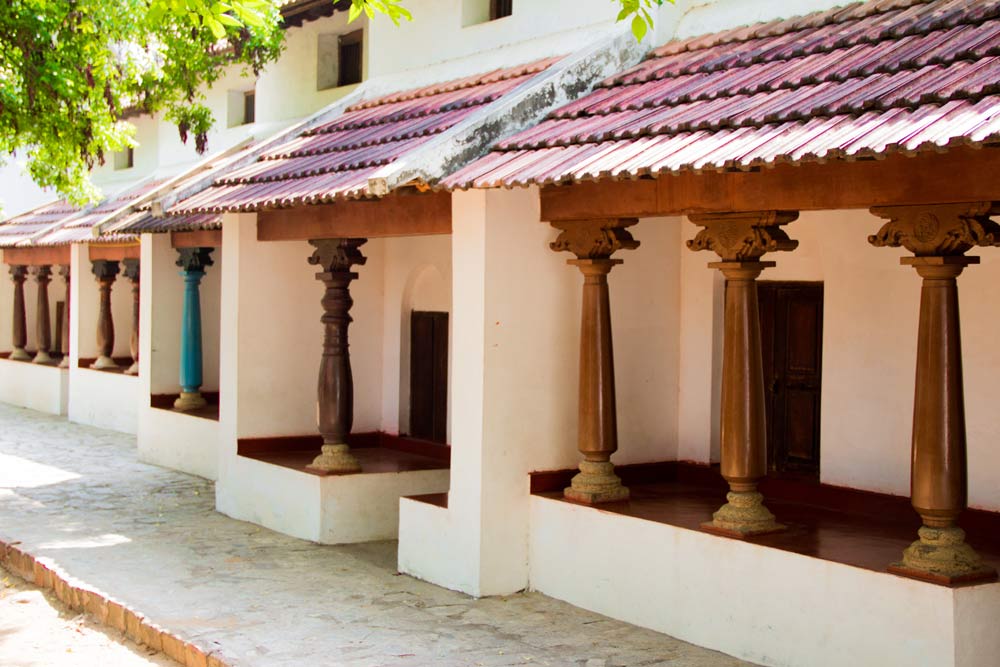 Column & Courtyard design to enhance your south indian house design - Beautiful Homes